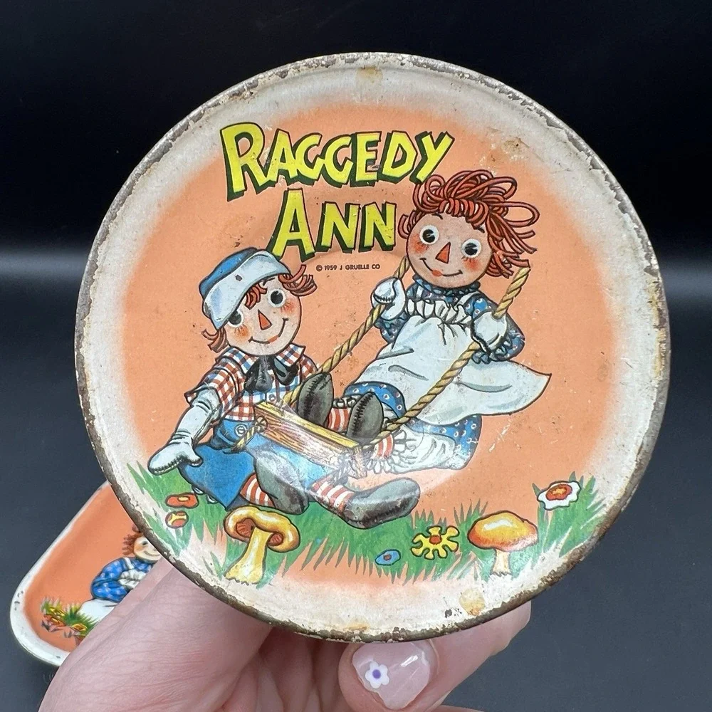 VTG Raggedy Ann & Andy Tin Plates 1959 Set of 2 Doll House Play Set J Gruelle